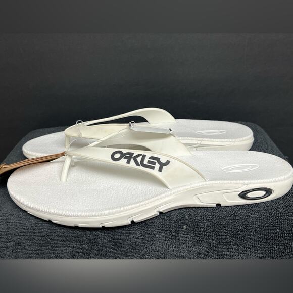 Oakley B1B Flip Flops Thong Sandals Men’s Sz 13 White Contoured Footbed BRAZIL - Picture 1 of 7